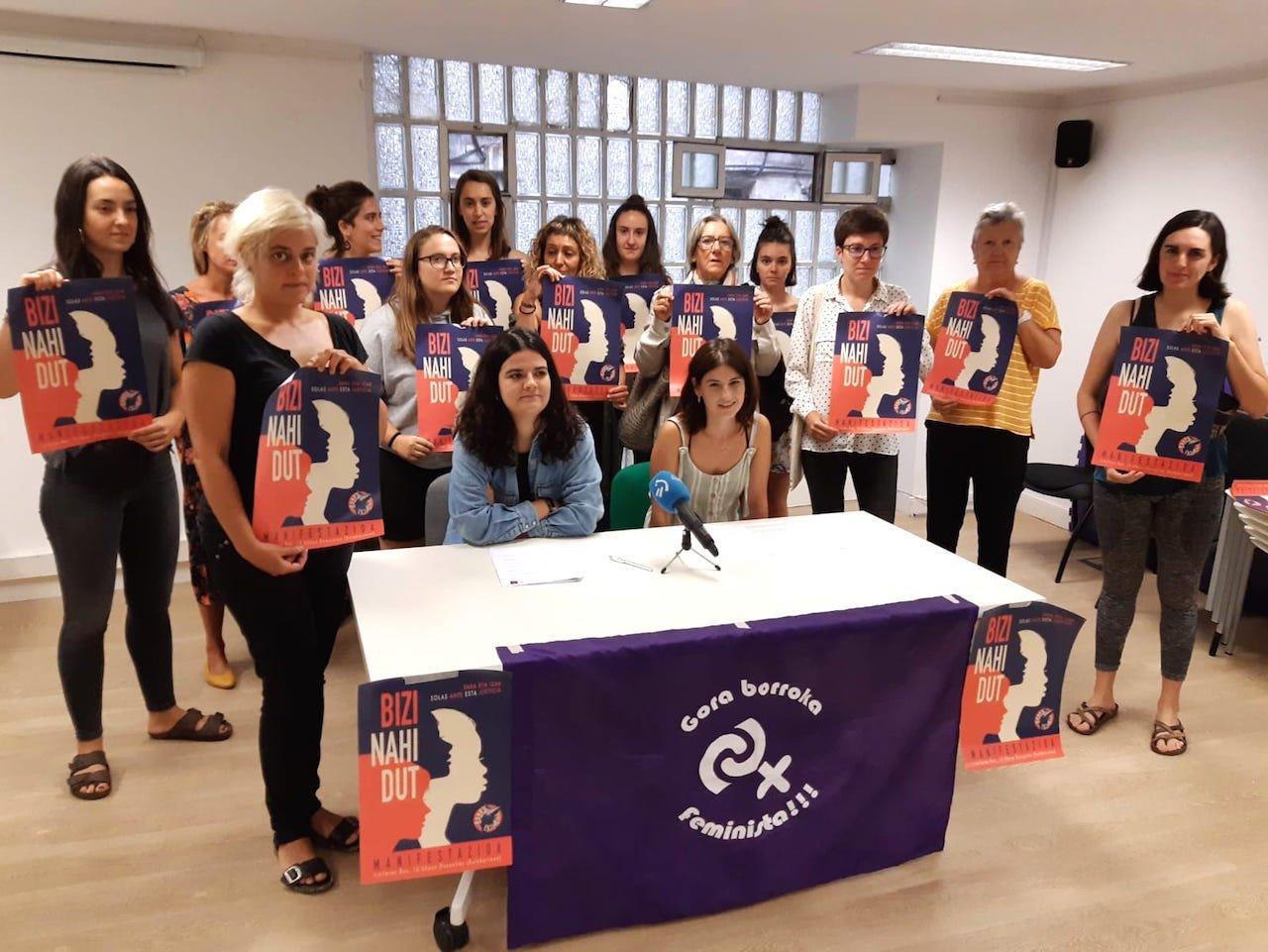  Un millar de personas se manifiesta en San Sebastián en apoyo a la expresa de ETA Sara Majarenas y su hija 