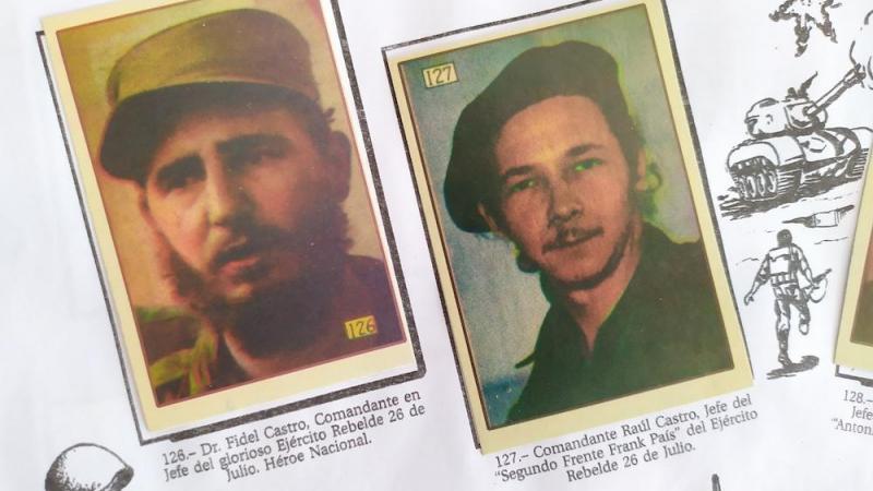 Fidel y Raúl Castro, cromos en el Álbum de la Revolución Cubana.