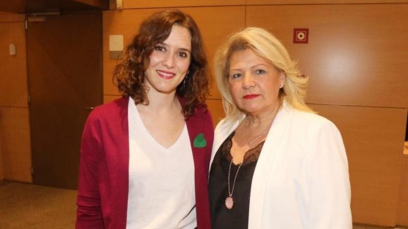La candidata del PP Isabel Díaz Ayuso con la expresidenta de la AVT Ángeles Pedraza