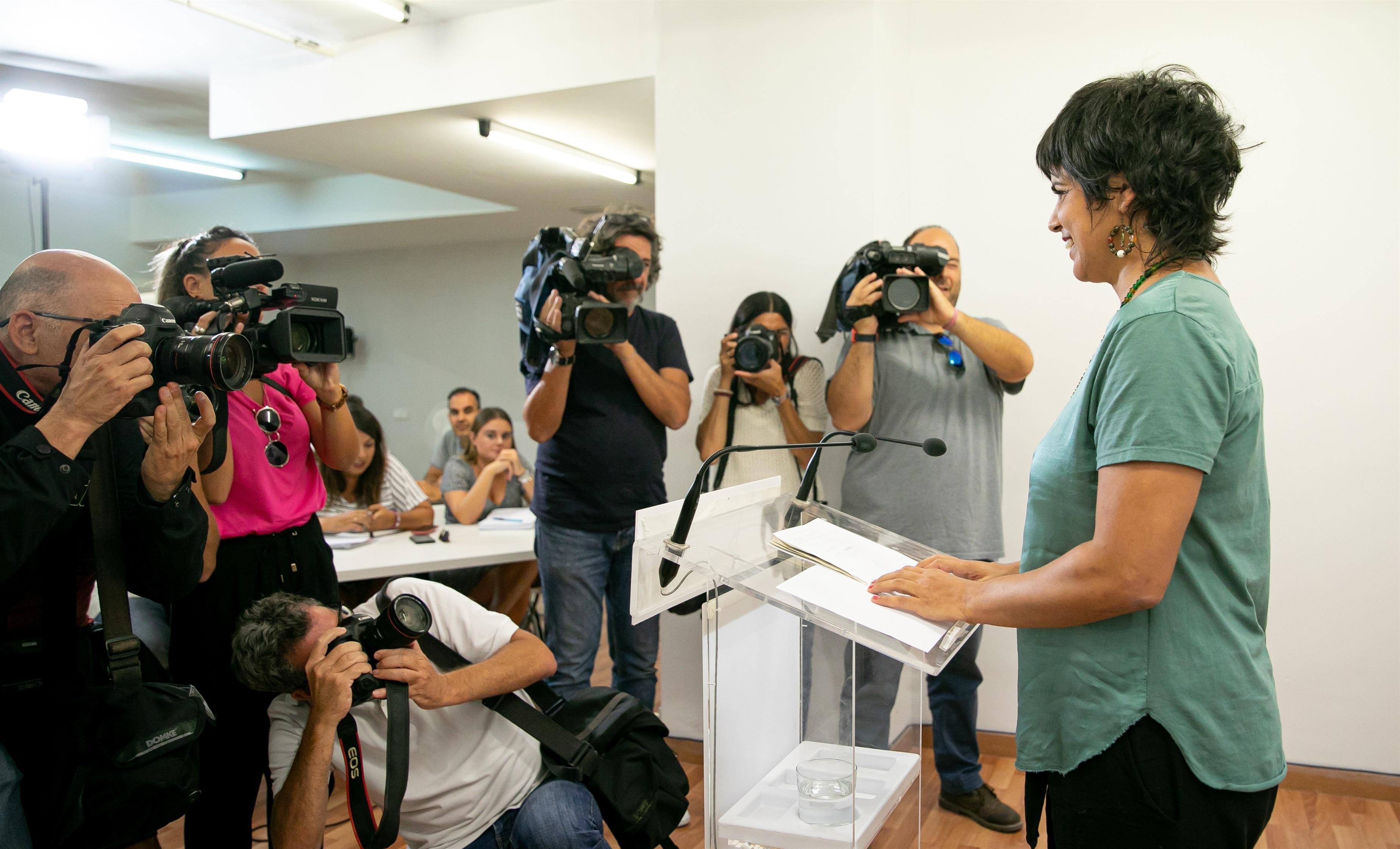 La coordinadora general de Podemos Andalucía y presidenta del grupo parlamentario de Adelante Andalucía Teresa Rodríguez durante la rueda de prensa. EP
