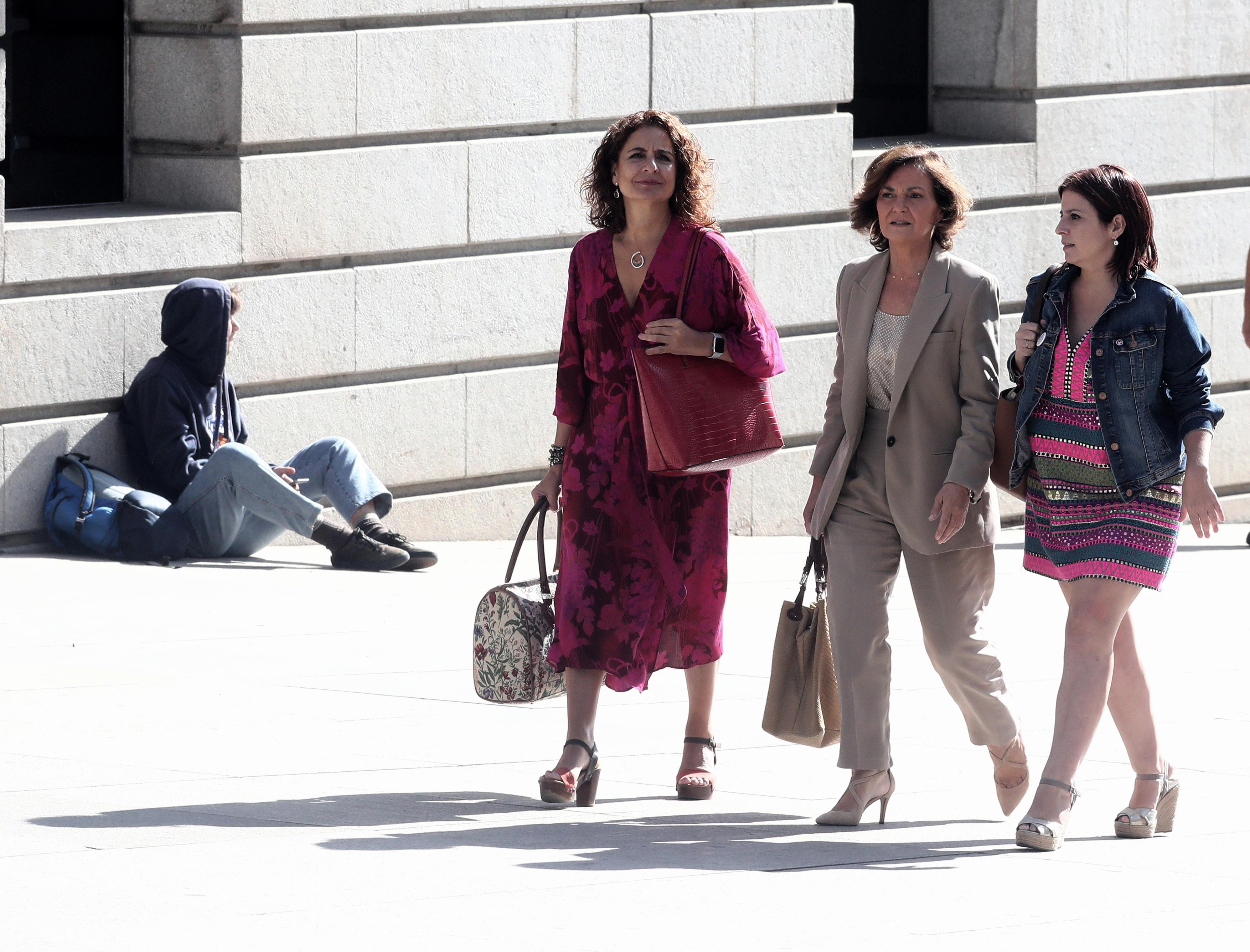 El equipo negociador del PSOE llegando al Congreso de los Diputados