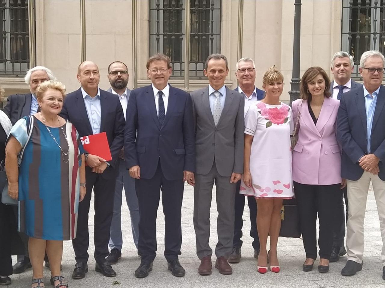 El president de la Generalitat Valenciana, Ximo Puig, junto al ministro de Ciencia, Innovación y Universidades, Pedro Duque. NATALIA CASTRO