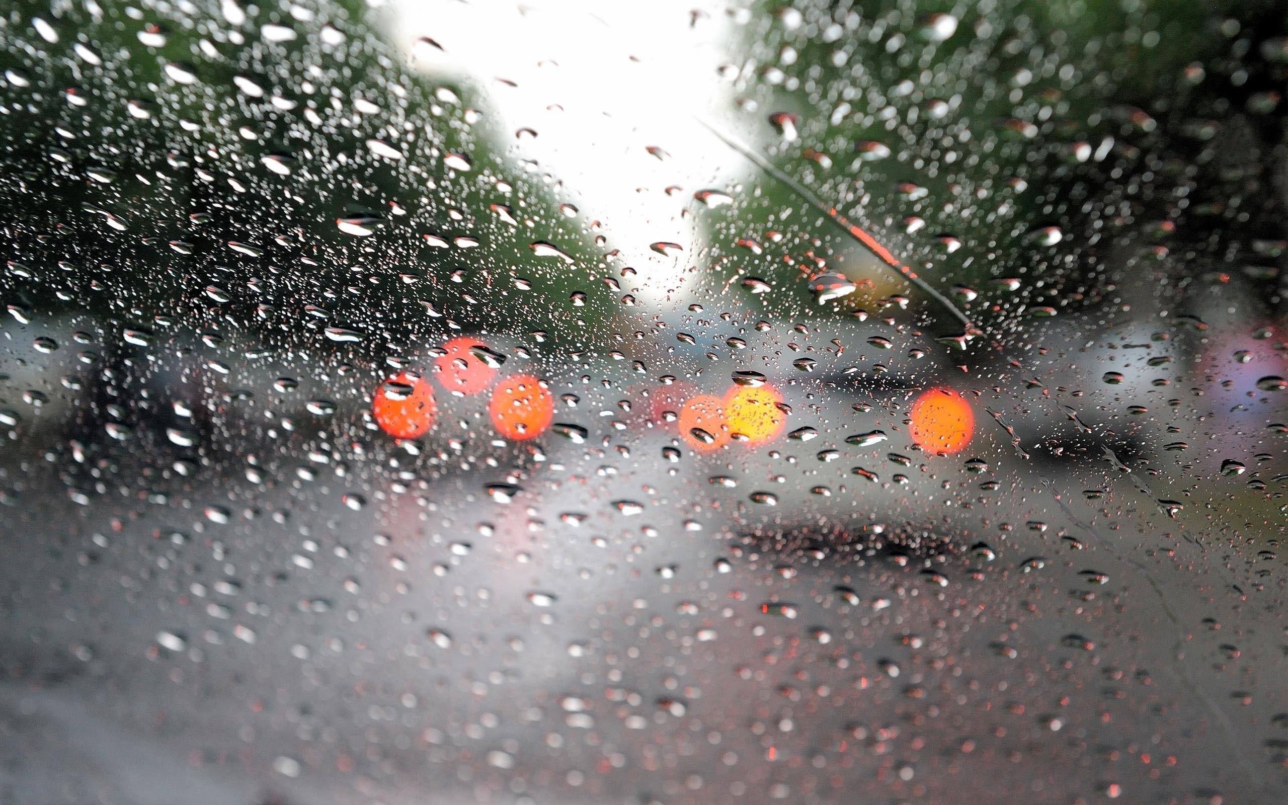 Lluvias en una carretera. EP archivo