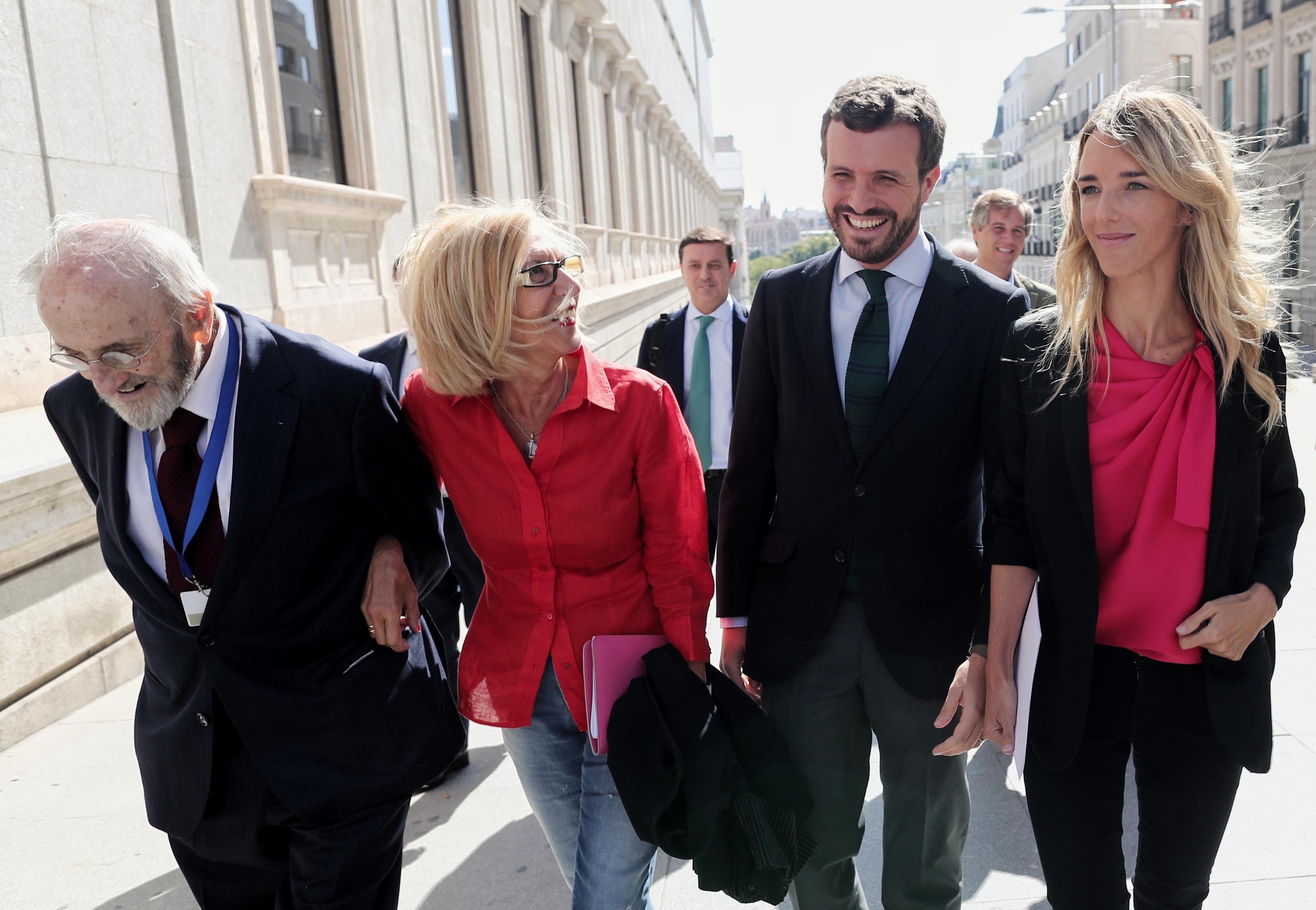 El escritor y académico Álvaro Pombo, Rosa Díez, Pablo Casado y Cayetana Álvarez de Toledo. Europa Press.