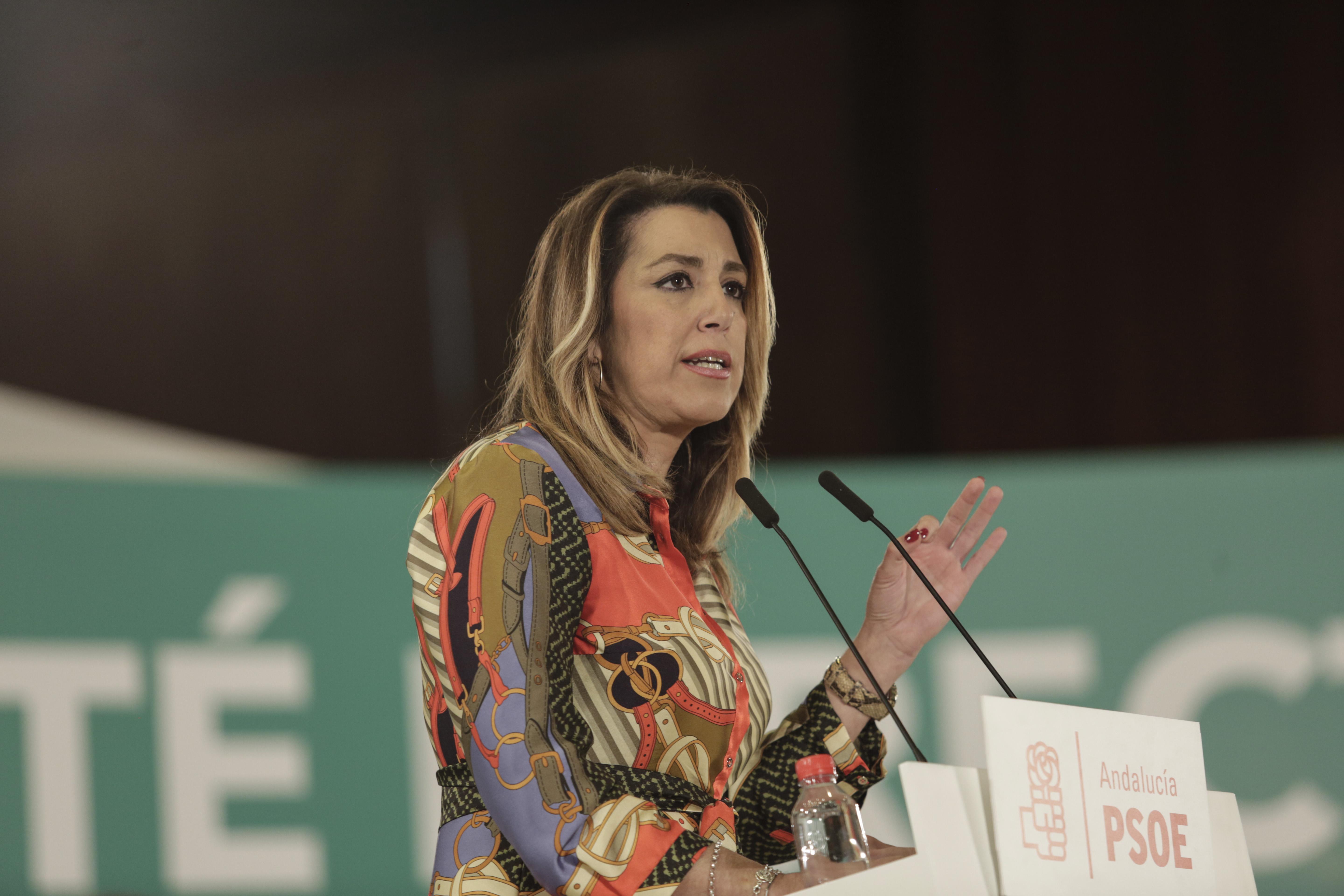 La secretaria general del PSOE A Susana Díaz (c) durante su intervencion en la reunión del Comité Director En el Hotel Barceló  (2)