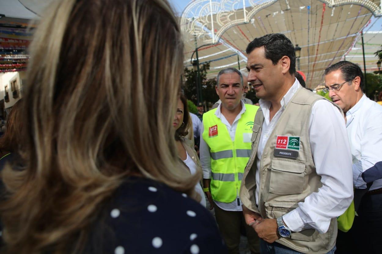 El presidente Moreno y el consejero Bendodo, este sábado en Villanueva del Trabuco (Málaga).