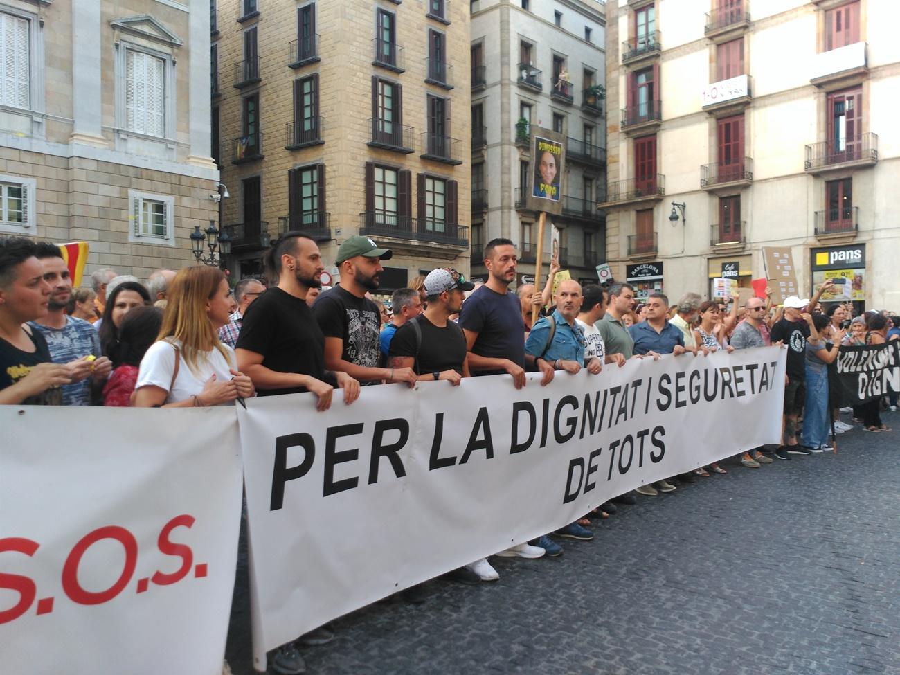 Manifestación por la seguridad y la convivencia en Barcelona convocada por 'Tsunami Veïnal'