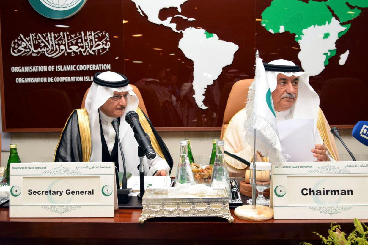 Yusuf Bin Ahmed Al Uthaymeen,  secretario general de la Organización de Cooperación Islámica, e Ibrahim Abdulaziz Al Assaf, ministro de Exteriores de Arabia Saudí. EP