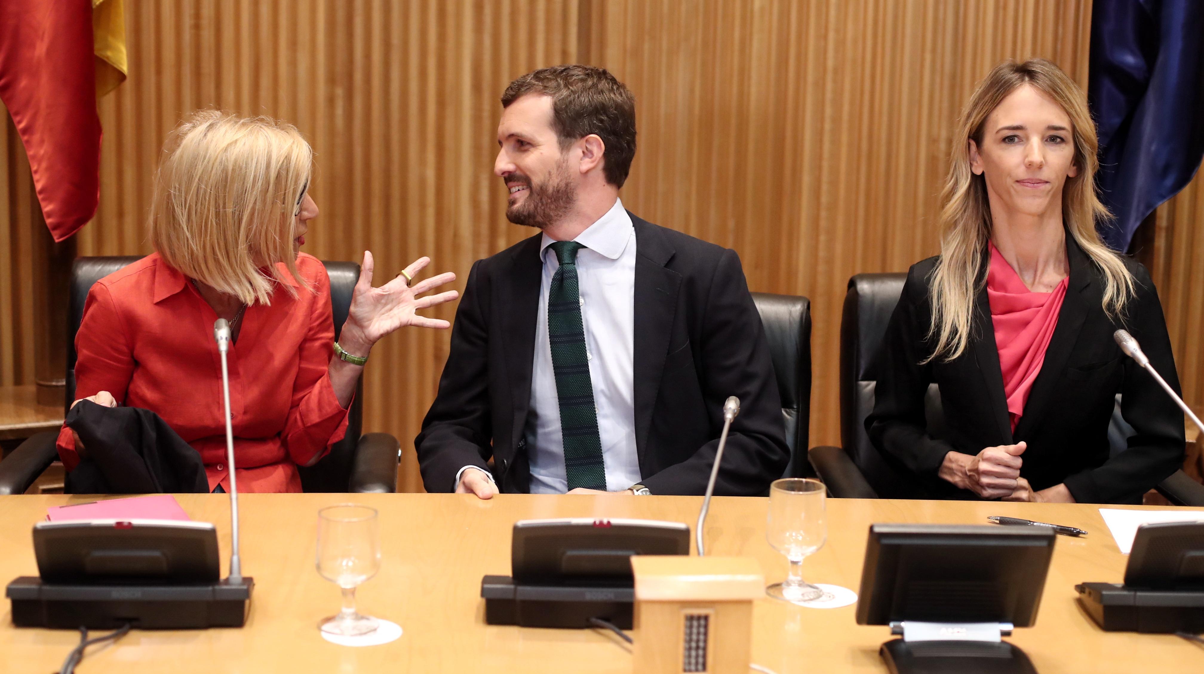  Rosa Díez, Pablo Casado; y Cayetana Álvarez de Toledo, en el Congreso de los Diputados.