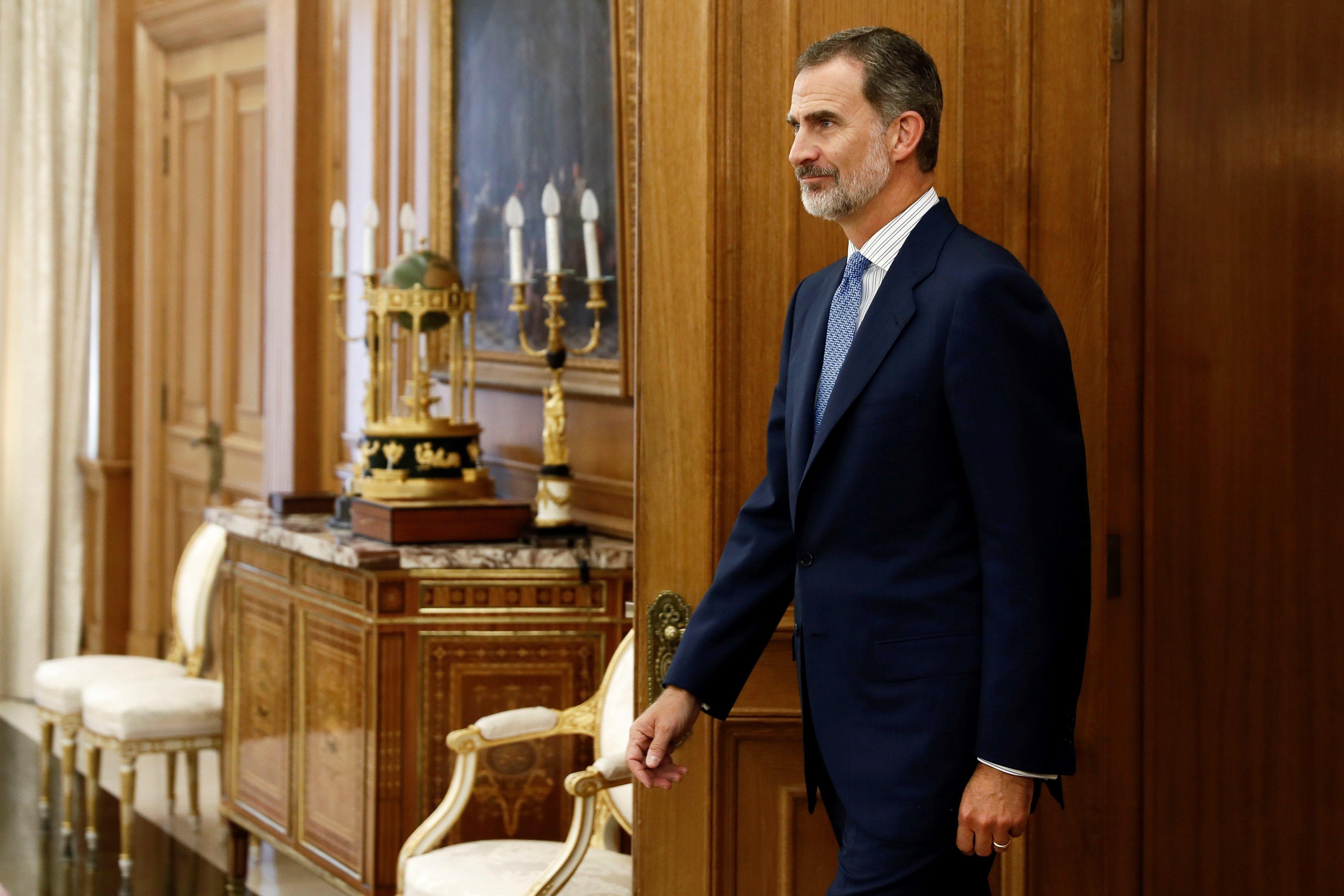 El rey Felipe VI a su llegada para recibir en audiencia al portavoz de En Comú Podem 