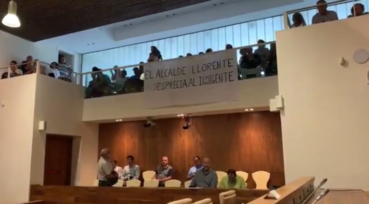 Momento del Pleno del Ayuntamiento de Leganes en el que un grupo de indigentes realizan una protesta. Youtube del Ayuntamiento
