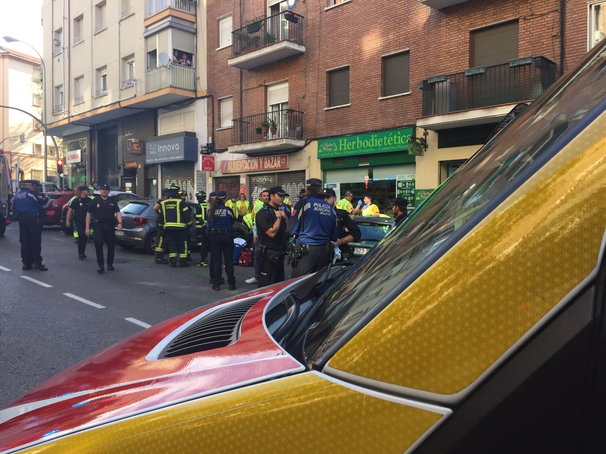 Una mujer se lanza al vacío con su hija. Foto remitida por Emergencias de Madrid