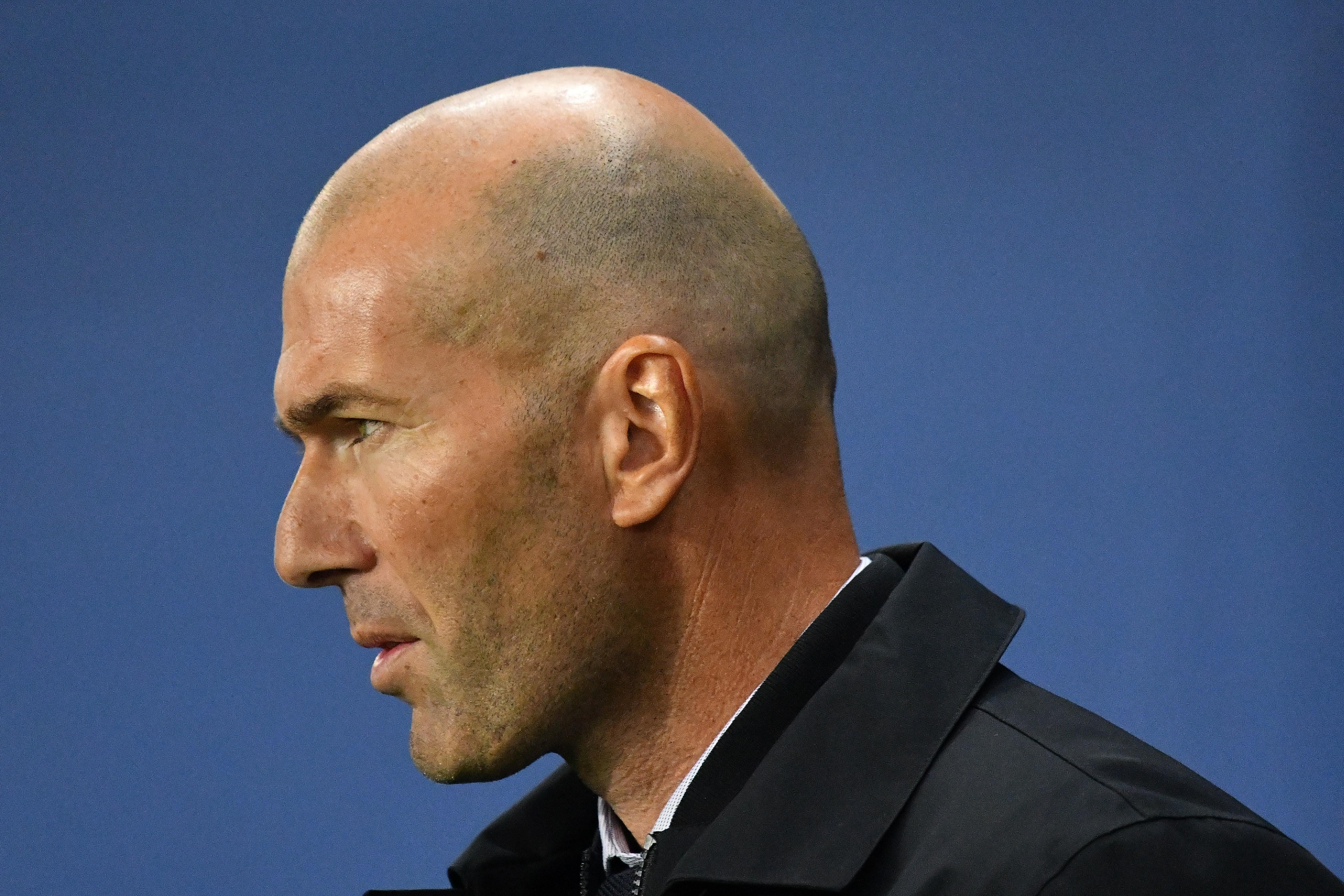 El entrenador del Real Madrid, Zinedine Zidane, durante el partido de Champions League ante el PSG en París. Europa Press.