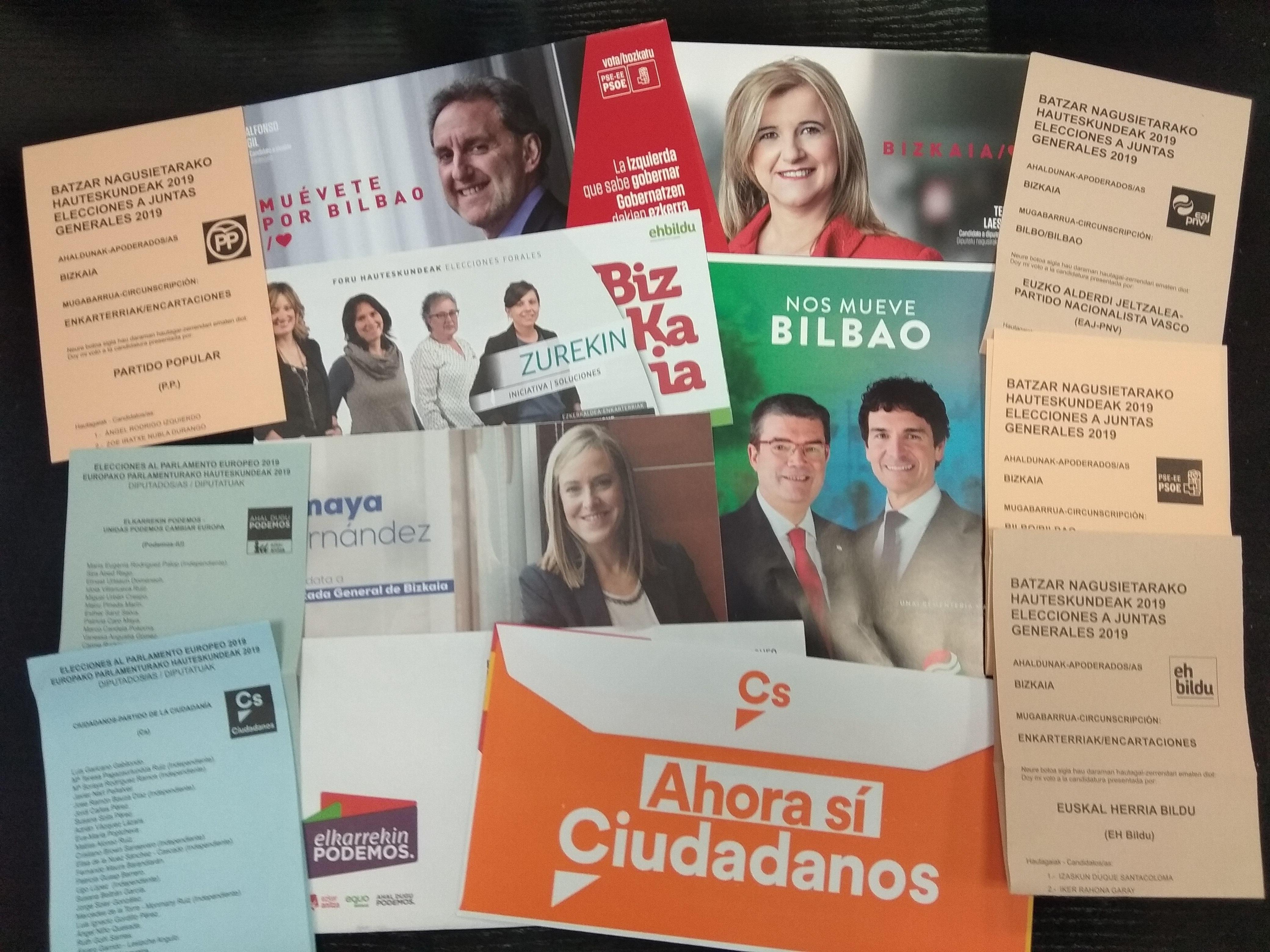 Papeletas y propaganda electoral de los comicios del 26 de mayo. Europa Press.