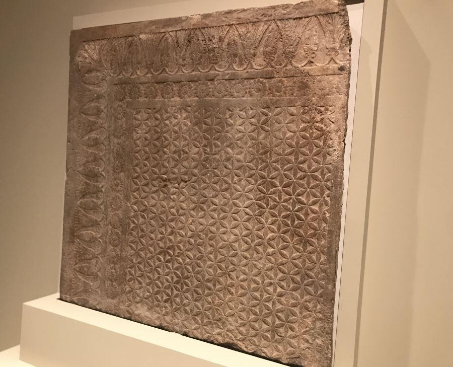 Umbral de puerta tallado procedente del Palacio de Nínive, la pieza data del 645 640 A.C. y pertenece al British Museum
