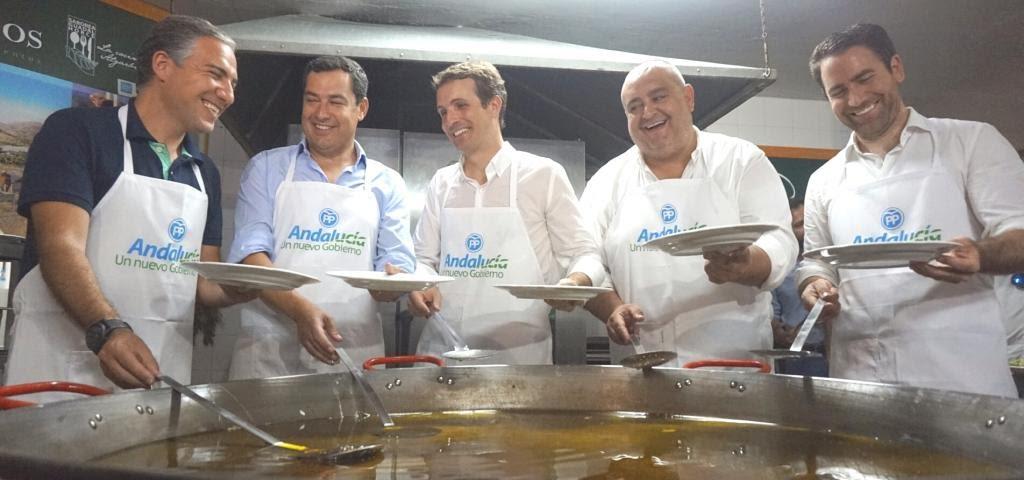 Pablo Casado con Moreno Bonilla mostrando los huevos fritos 