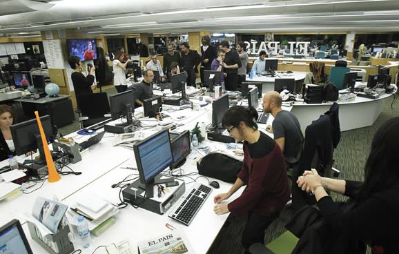 La redacción de 'El País', indignada con 'la sumisión' del diario a la política del Gobierno para controlar las redes