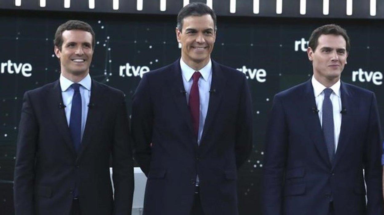 Pablo Casado, Pedro Sánchez y Albert Rivera, en el debate electoral de RTVE de la campaña del 28-A.