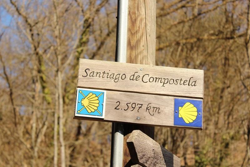 Cartel indicativo del Camino de Santiago. Pixabay