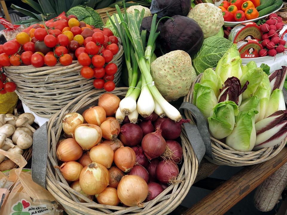 Vegetales encima de una mesa. Pixabay