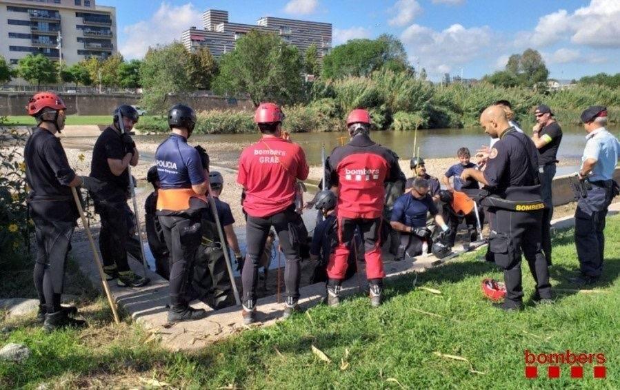 Dispositivo de búsqueda del bebé en el río Besòs. Europa Press.