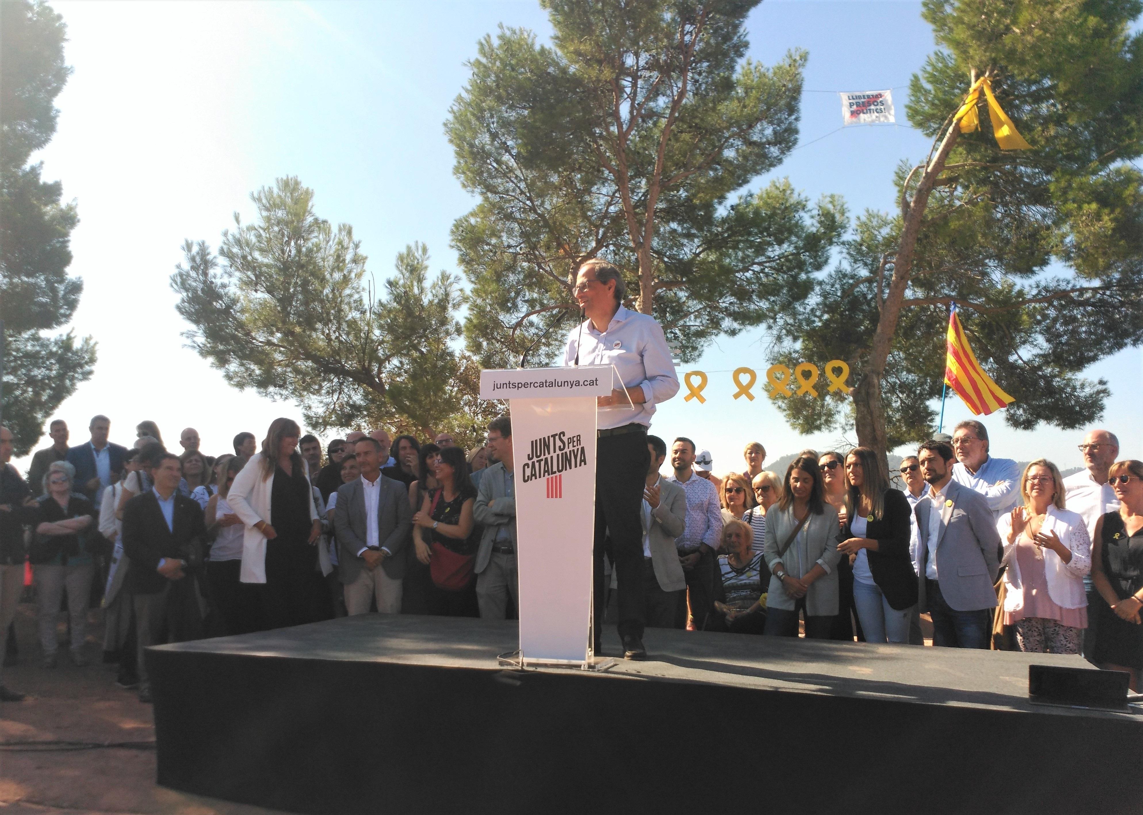 El presidente de la Generalitat Quim Torra en un acto de JxCat ante la cárcel de Lledoners en Sant Joan de Vilatorrada (Barcelona)