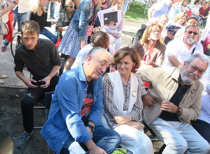 Íñigo Errejón, Carmen Calvo y el Secretario General de UGT durante el acto de celebración del 130 aniversario del sindicato