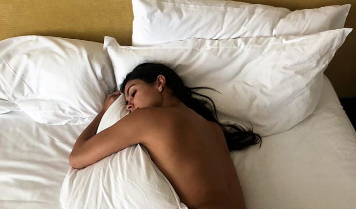 Cristina Pedroche tumbada en la cama