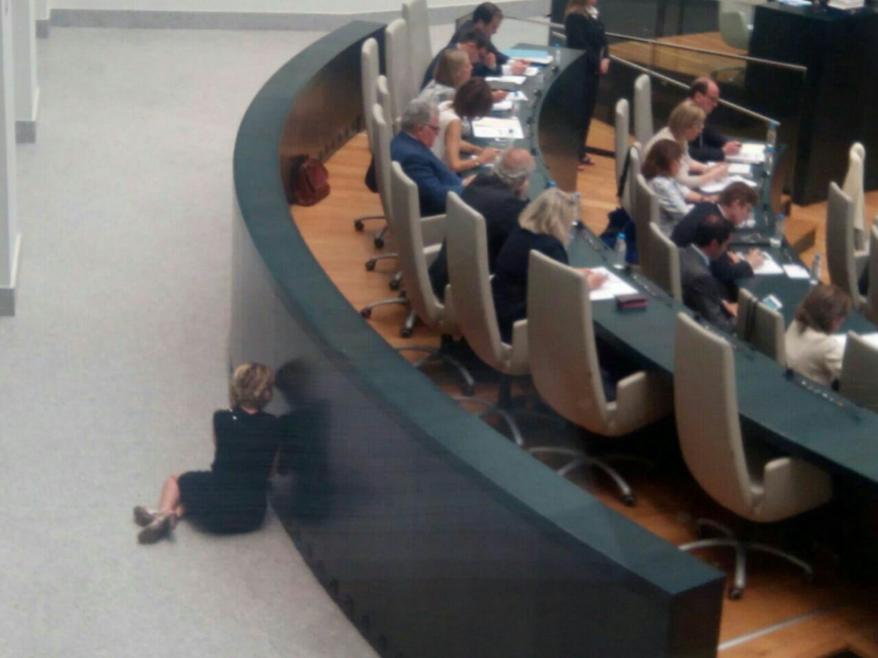 Esperanza Aguirre por los suelos en el pleno del Ayuntamiento de Madrid