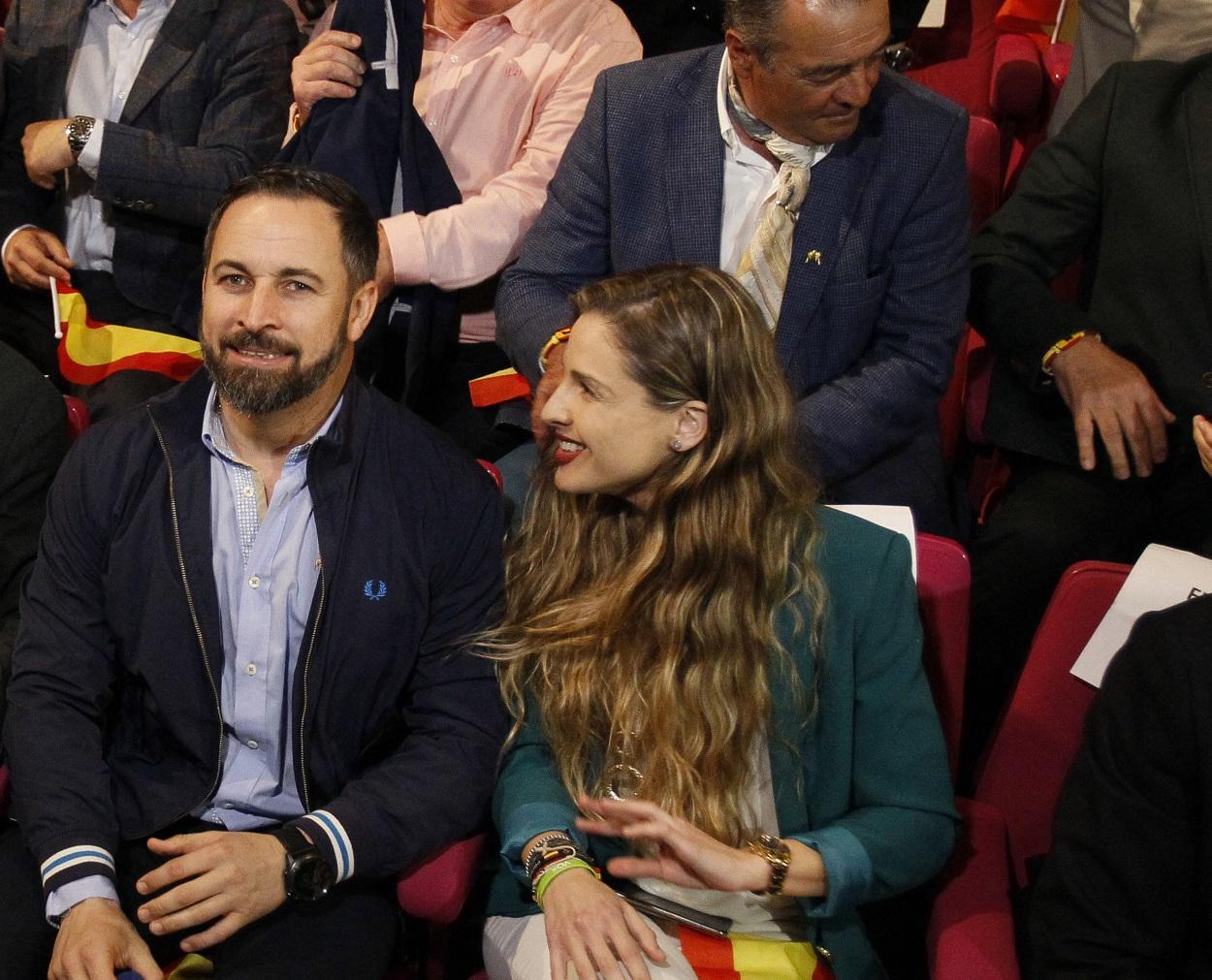 Santiago Abascal junto a Malena Contestí, en el acto electoral de VOX en el Auditorium de Palma de Mallorca