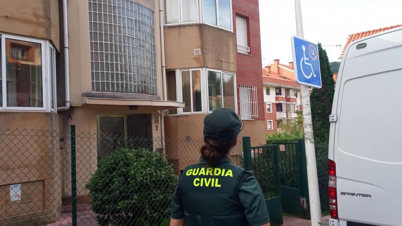 A la detenida por decapitar a su pareja le dio por repartir croquetas caseras entre sus compañeras de baile de Castro Urdiales