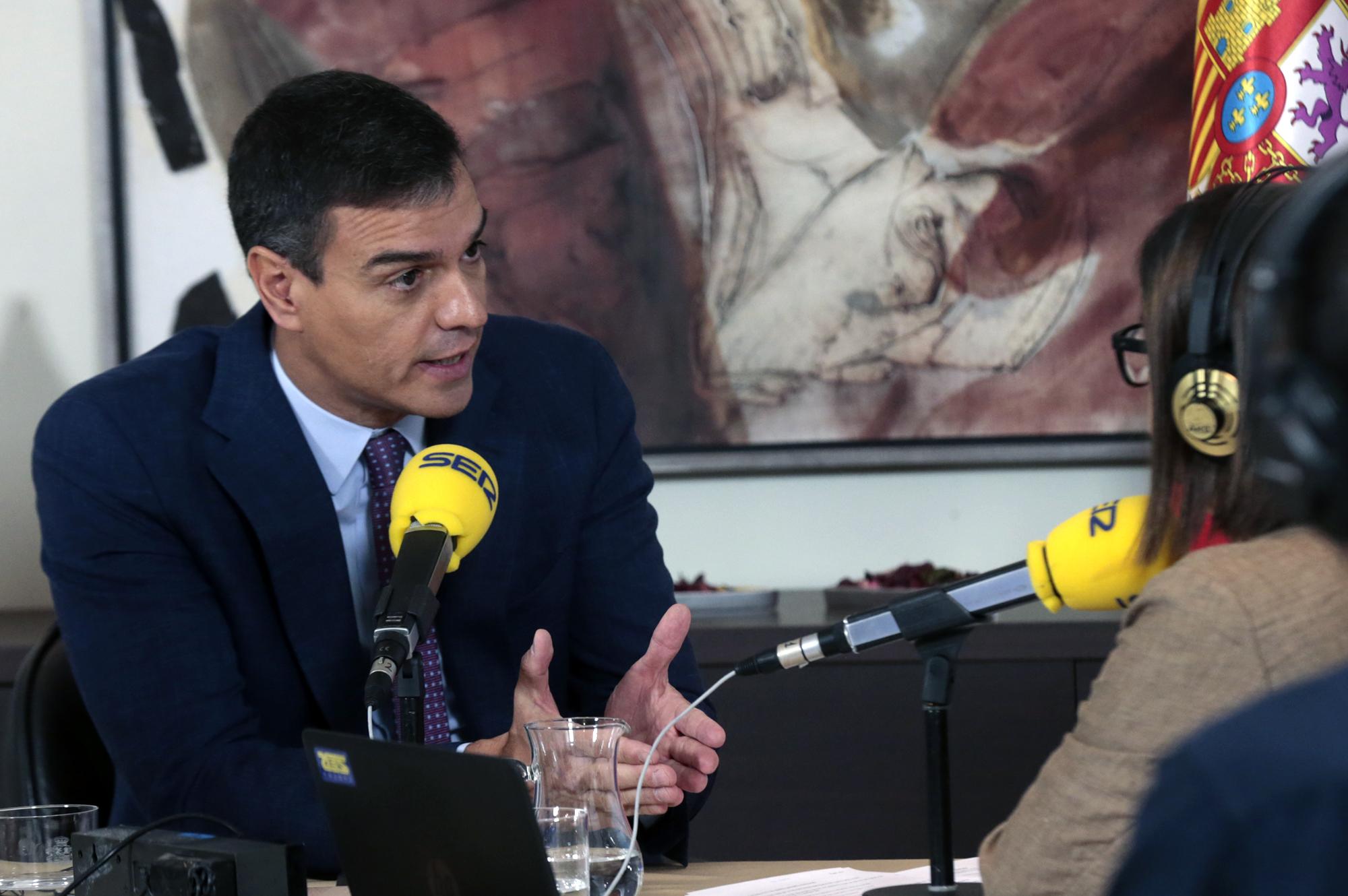 Pedro Sánchez durante la entrevista con Àngels Barceló en la SER. Pool Moncloa:Borja Puig de la Bellacasa /José María Cuadrado