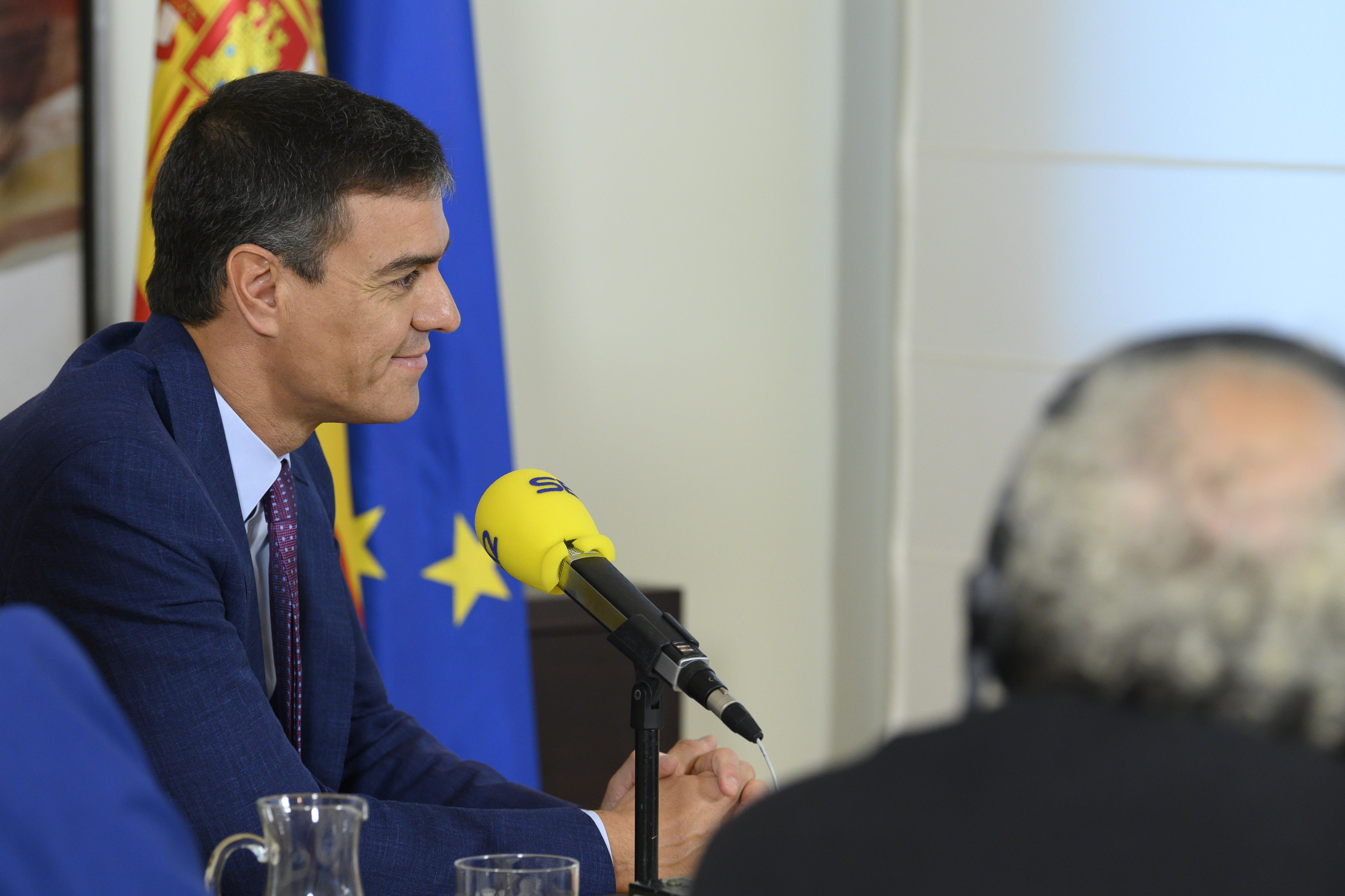 El presidente del Gobierno, Pedro Sánchez, durante la entrevista en la Cadena SER. Pool Moncloa:Borja Puig de la Bellacasa /José María Cuadrado