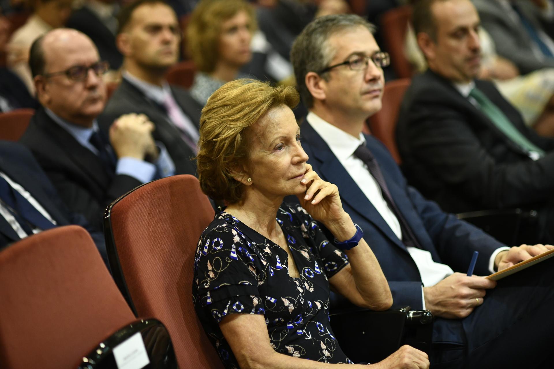 La exministra Elena Salgado y el gobernador del Banco de España Pablo Hernández de Cos. EP