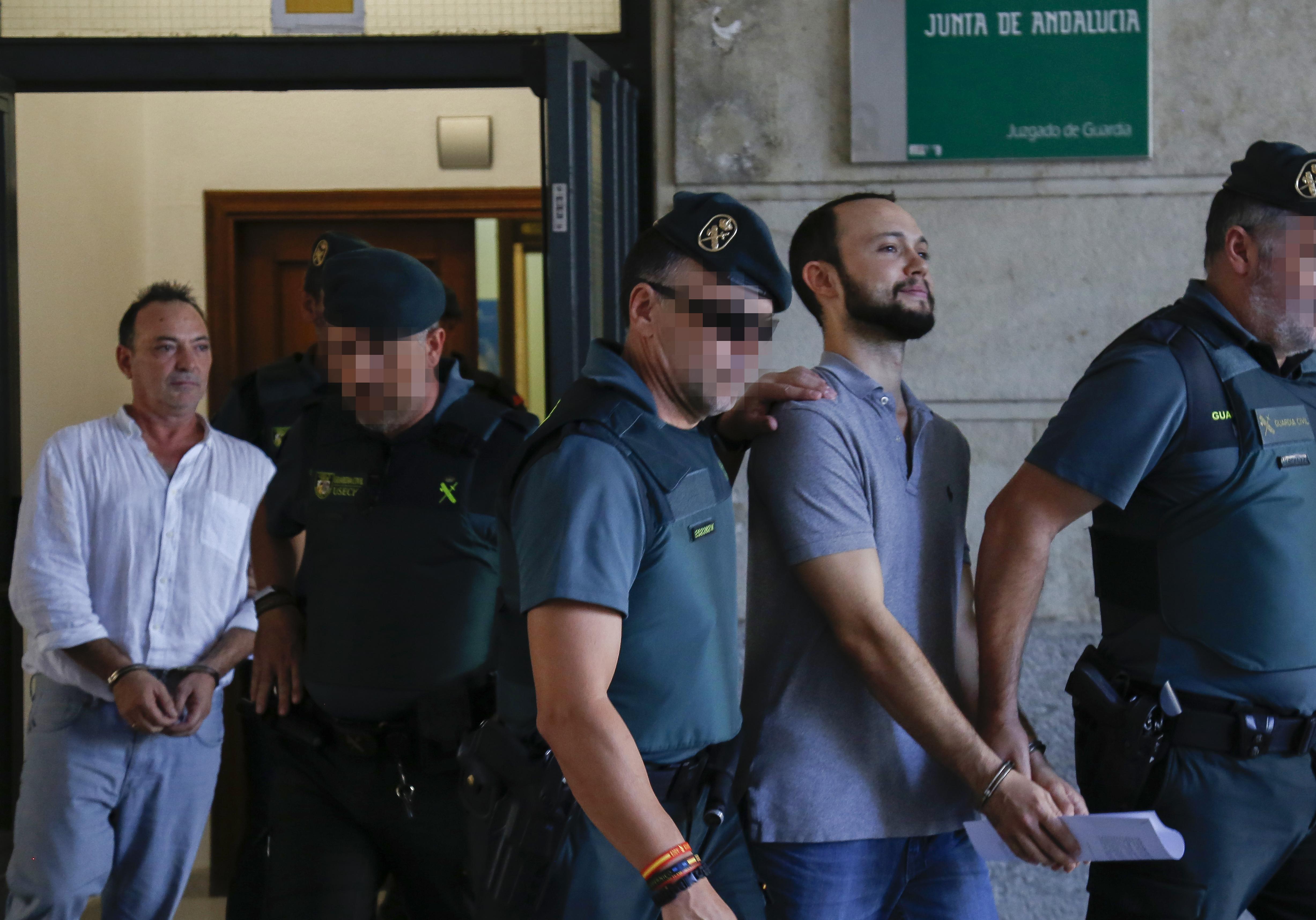 José Antonio Marín (i)  gerente de la empresa Magrudis causante del brote de listeriosis pasa a disposición judicial junto a su hijo Sandro Marín (2d) acusados de homicidio imprudente