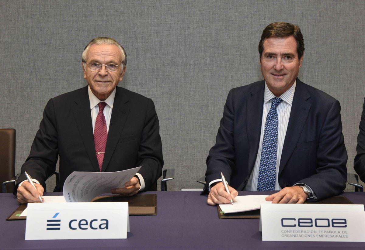Isidro Fainé, presidente de CECA y de la Fundación la Caixa, y Antonio Garamendi, presidente de la CEOE en el momento de la firma del acuerdo