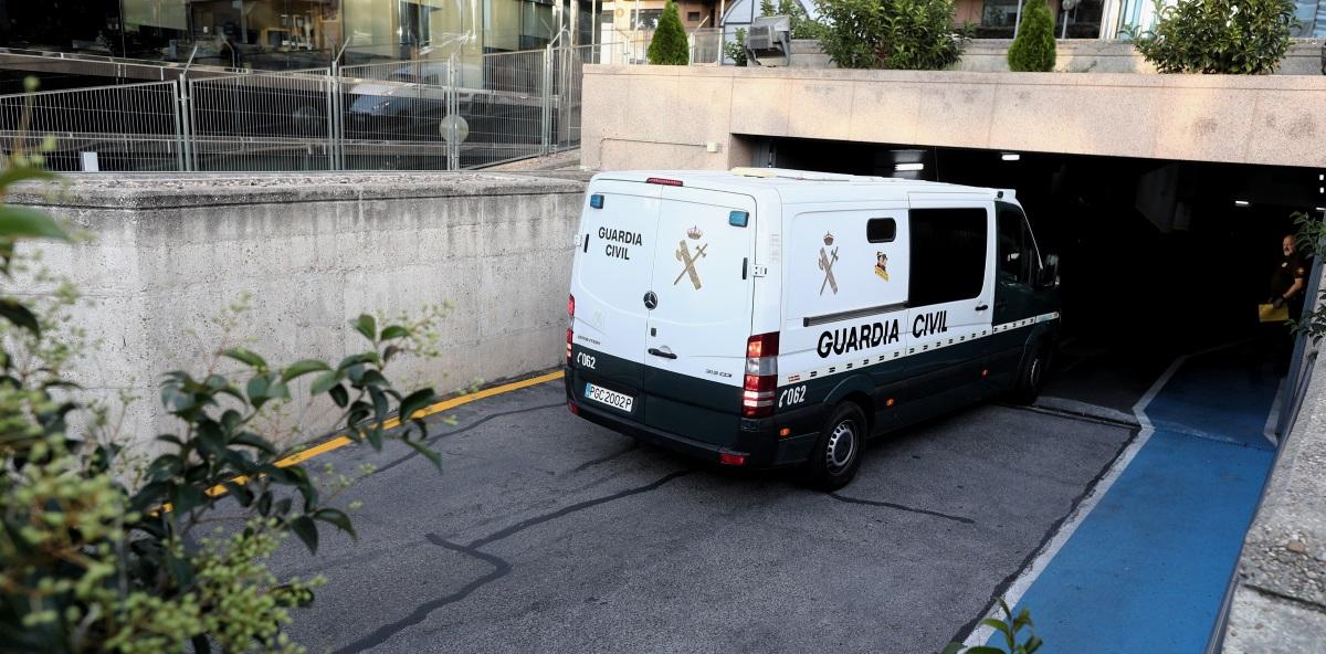 Pedro Luis Gallego, el violador del ascensor, llega en un furgón policial a la Audiencia Provincial de Madrid. EP