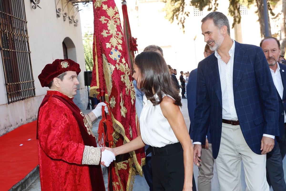 Los Reyes Felipe y Letizia en su visita a la localidad alicantina de Orihuela. Europa Press