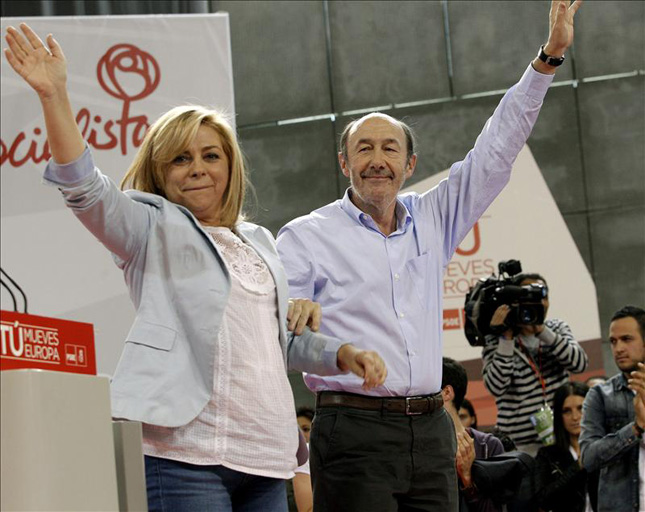 Rubalcaba y Valenciano esperan en Ferraz los resultados de las elecciones