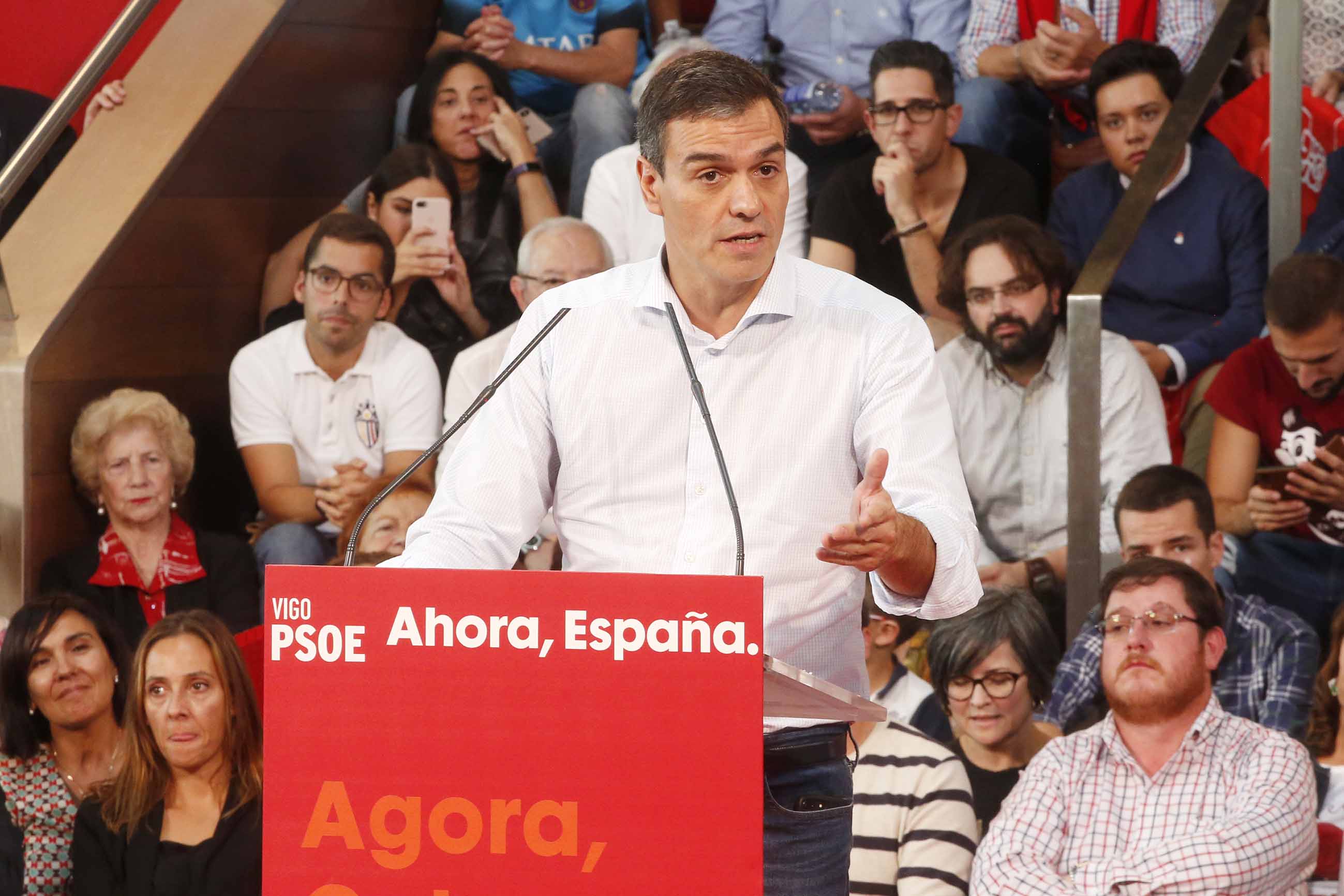 El presidente del Gobierno en funciones Pedro Sánchez en un mitin del PSOE en Vigo