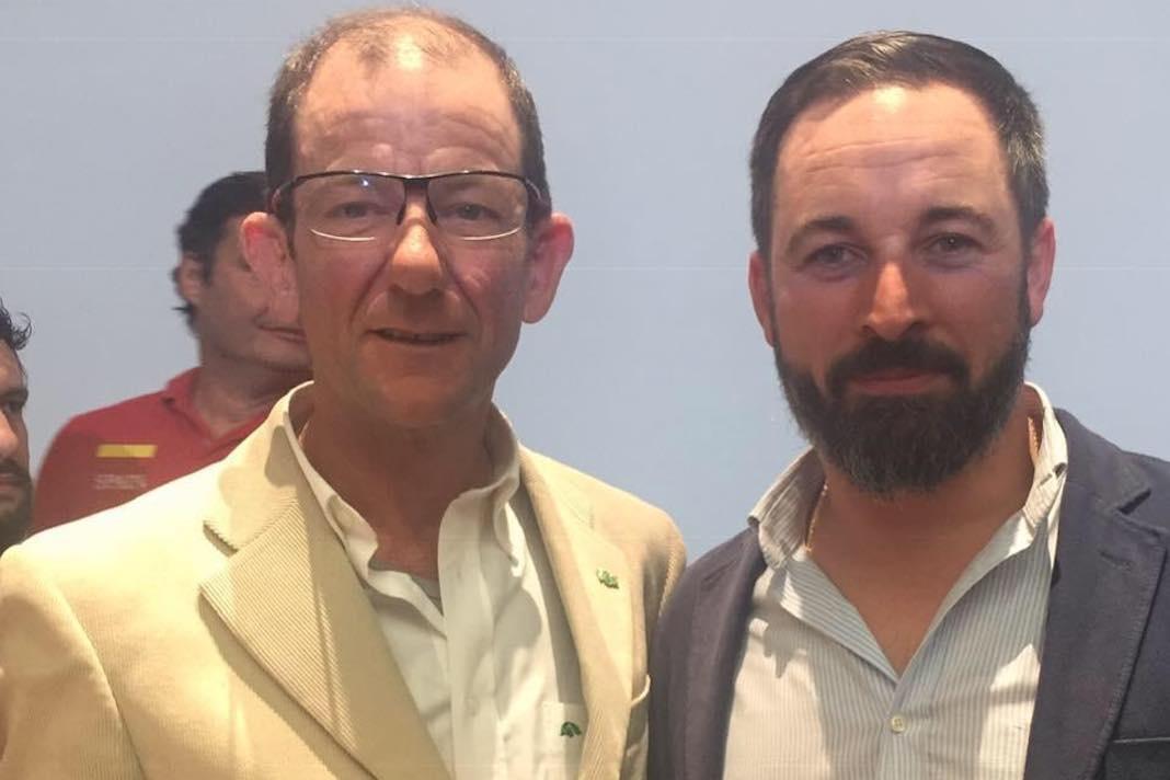 Manuel Ángel González Molina junto a Santiago Abascal.