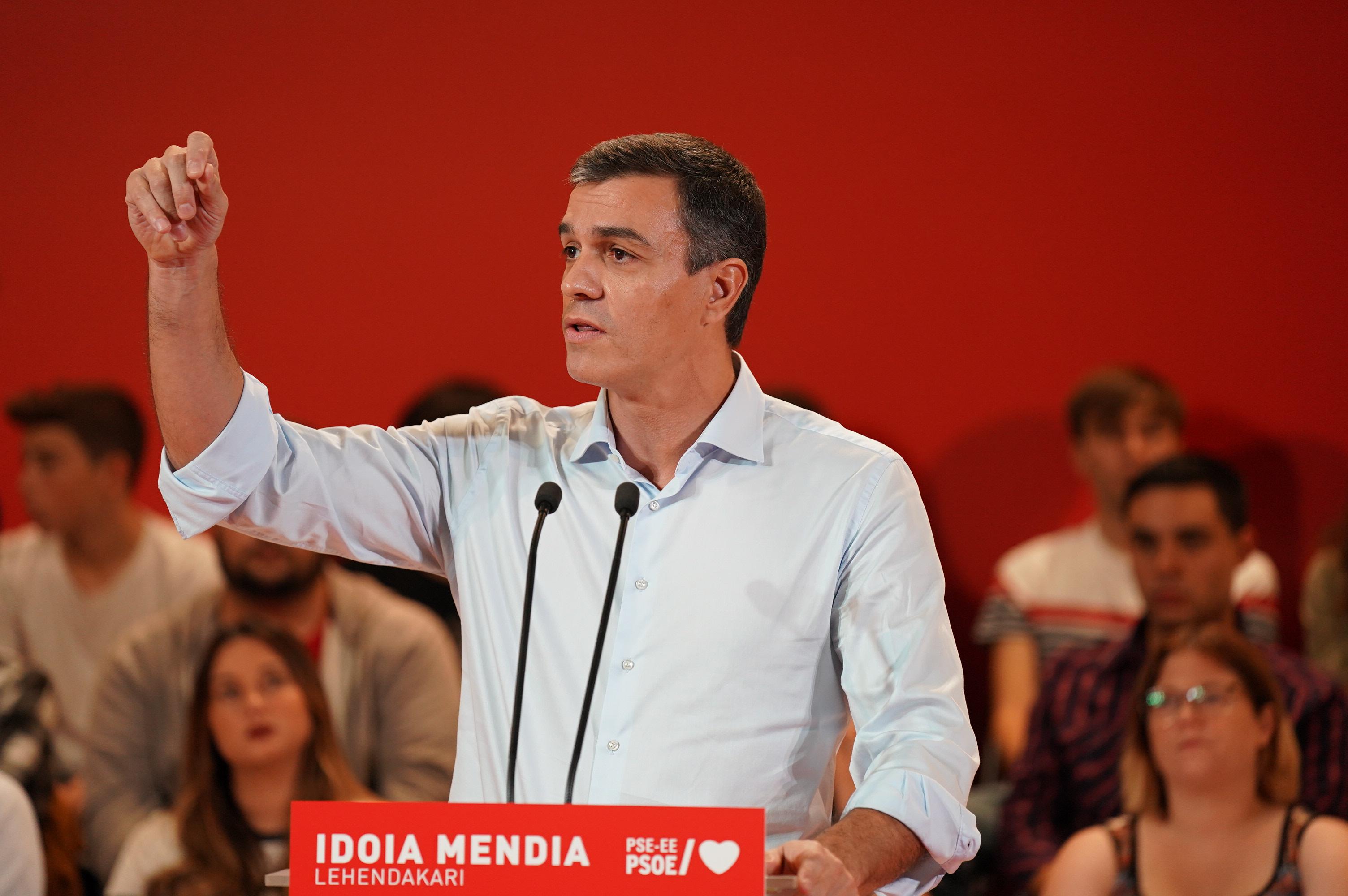 El presidente del Gobierno en funciones Pedro Sánchez interviene en el acto de proclamación de la secretaria general del PSE EE Idoia Mendia como candidata a lehendakari en Barakaldo (Vizkaya Esukadi España) a 6 de oc