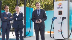 El Director General del Ente Vasco de la Energía, Íñigo Ansola; el Presidente de Ibil, Emiliano López Atxurra; y el Consejero Delegado de Repsol, Josu Jon Imaz.