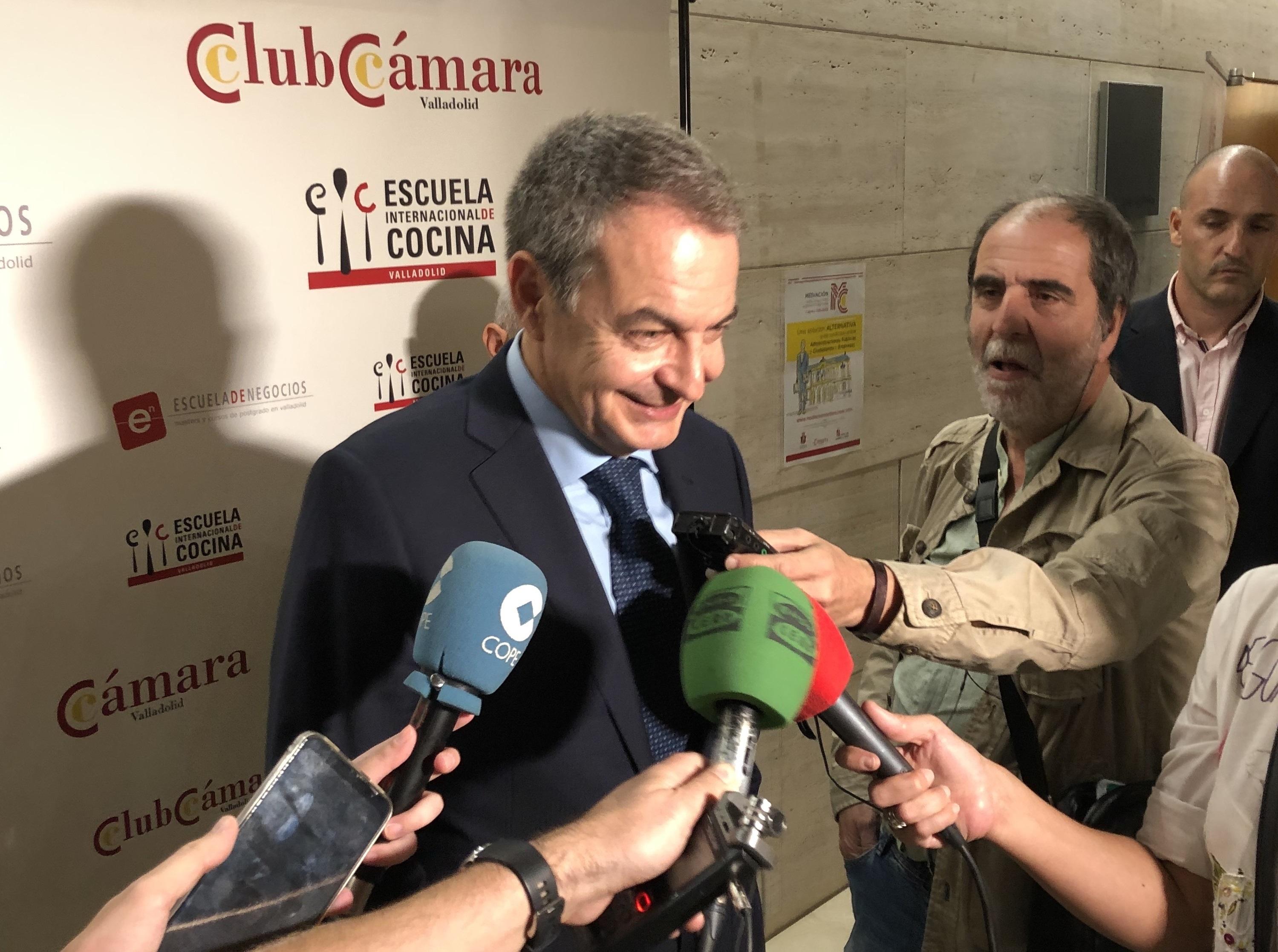 EuropaPress 2416893 El expresidente Rodríguez Zapatero atiende a los medios antes de clausurar el curso de formación de mediadores de la Cámara de Comercio de Valladolid 