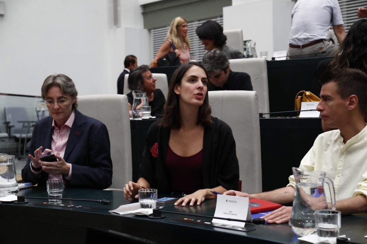 Marta Higueras y Rita Maestre durante una sesión plenaria en el Ayuntamiento de Madrid