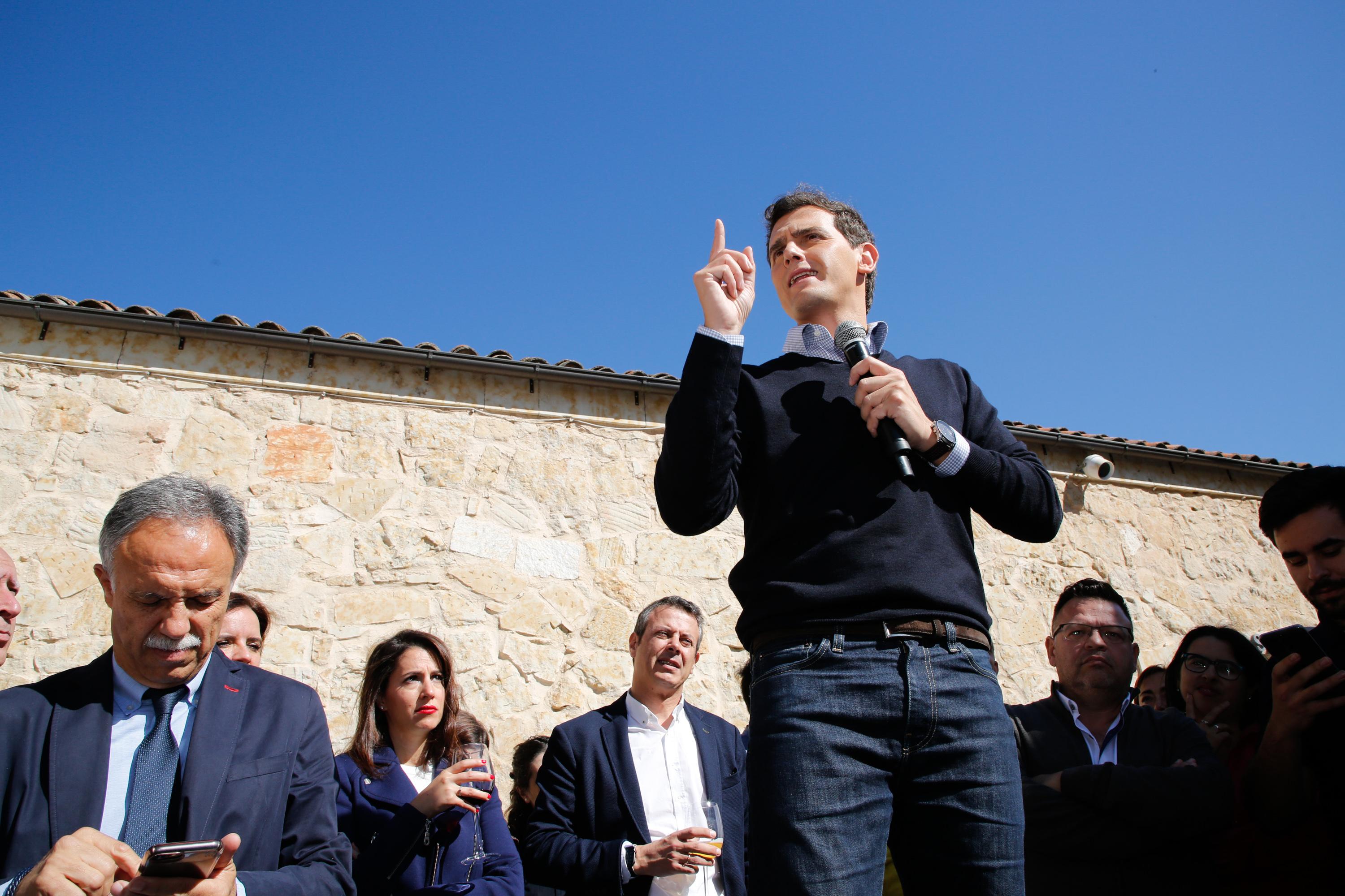 El presidente de Ciudadanos Albert Rivera durante un encuentro con simpatizantes llamado 'Vamos de cañas con Albert Rivera'