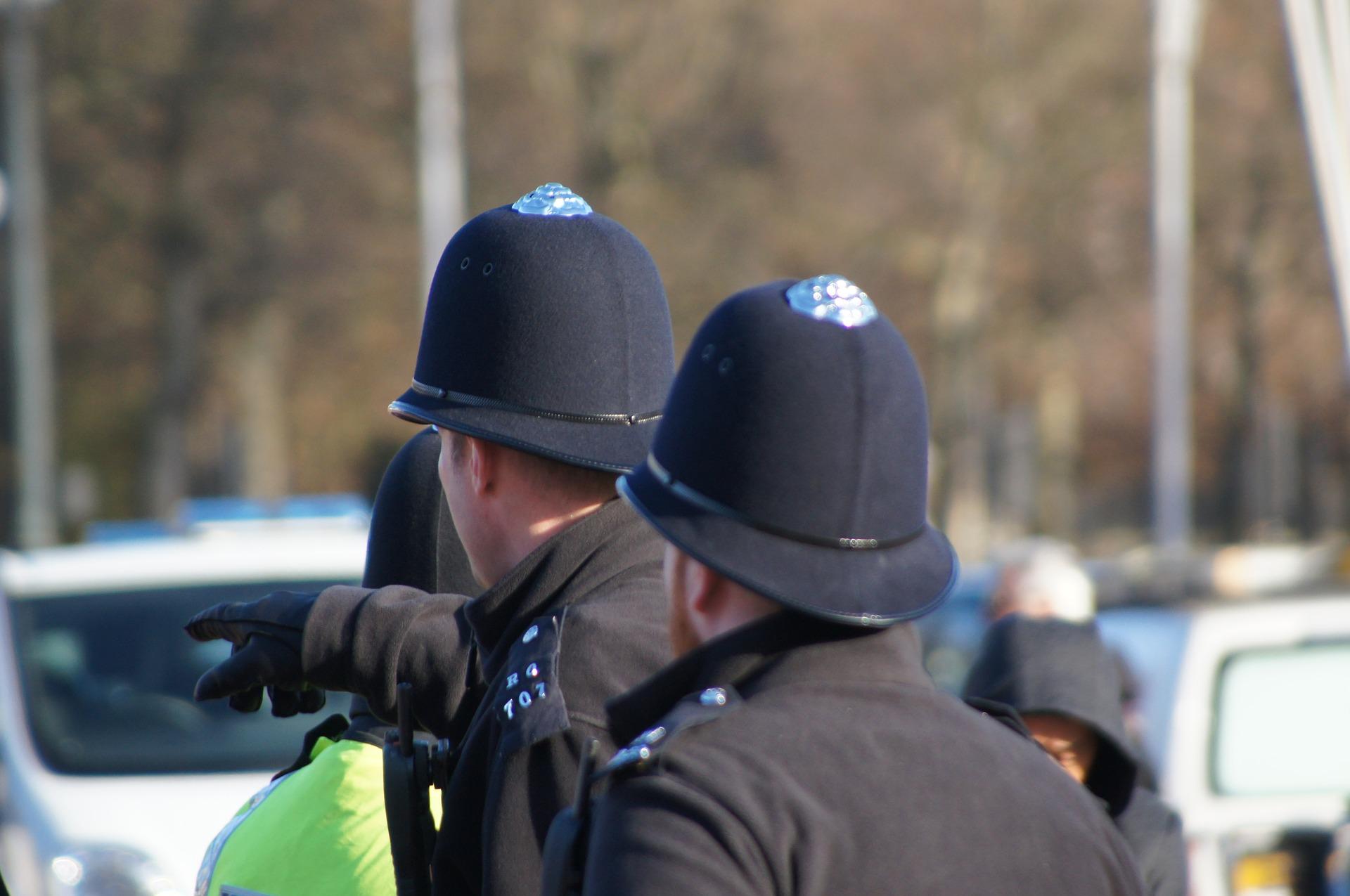 Agentes de Policía de Inglaterra. Fuente: Pixabay.