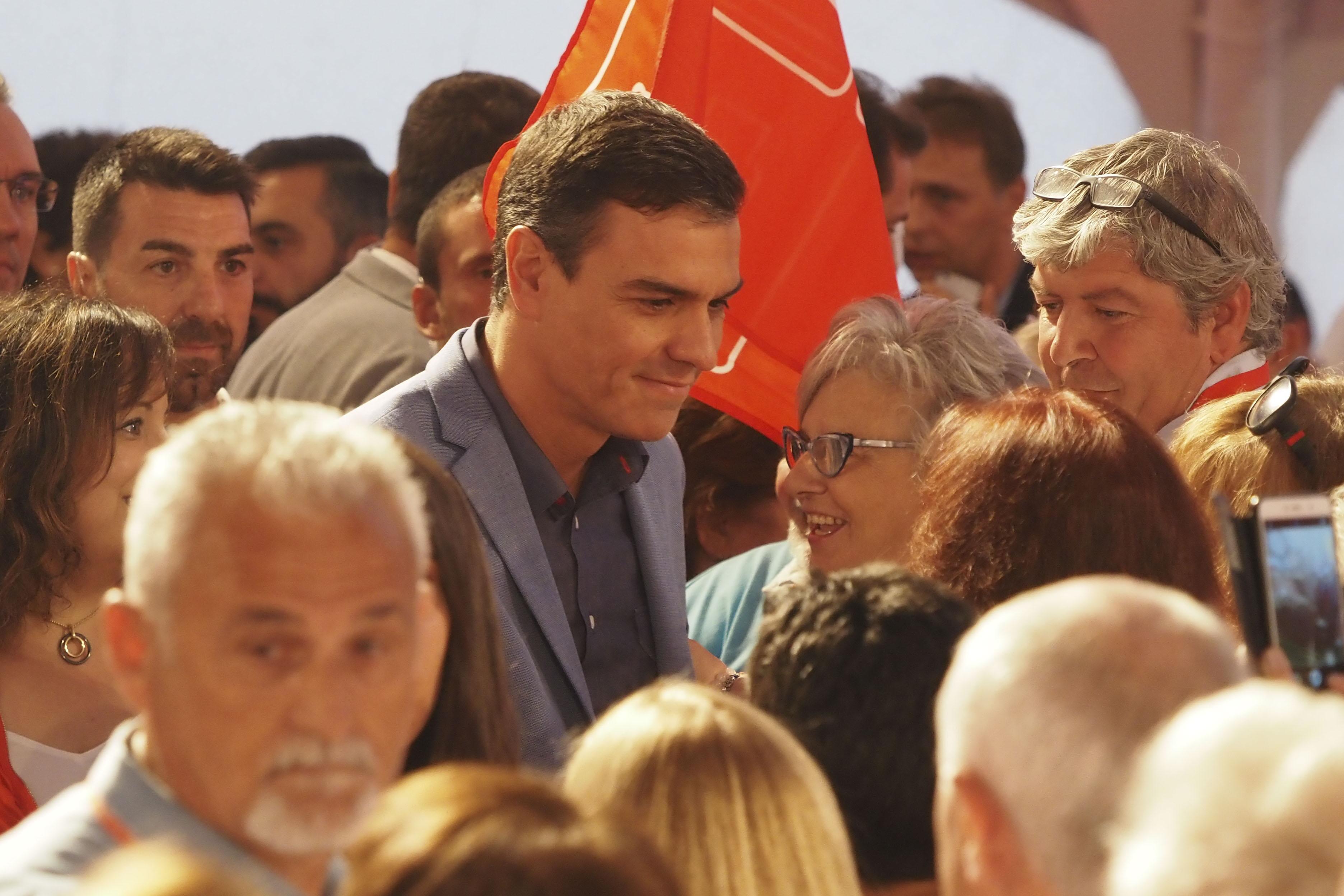 El presidente del Gobierno en funciones Pedro Sánchez a su llegada al acto político socialista en la Cúpula del Milenio en Valladolid a 11 de octubre de 2019
