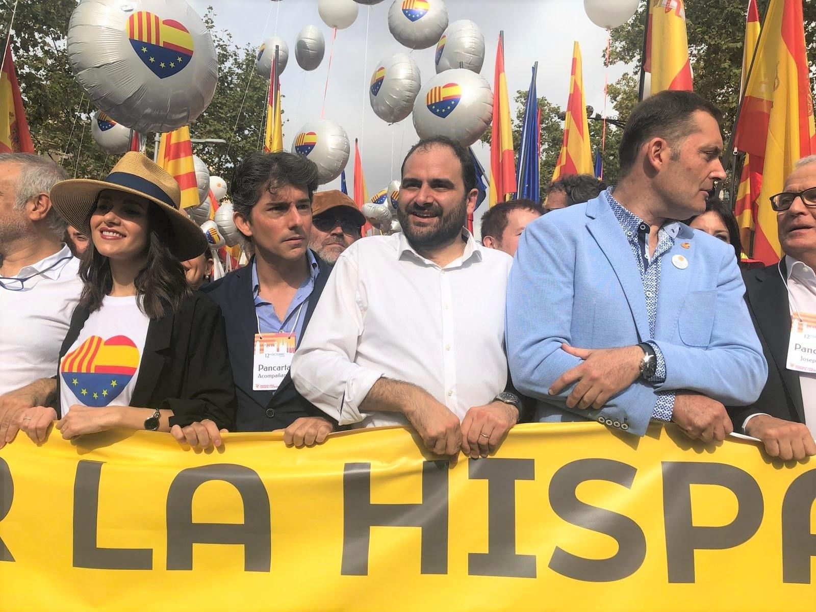 Inés Arrimadas (Cs) Fernando Sánchez Costa (SCC) y Josep Bou (PP) en una manifestación en Barcelona por el 12 de Octubre y la Hispanidad. EuropaPress 