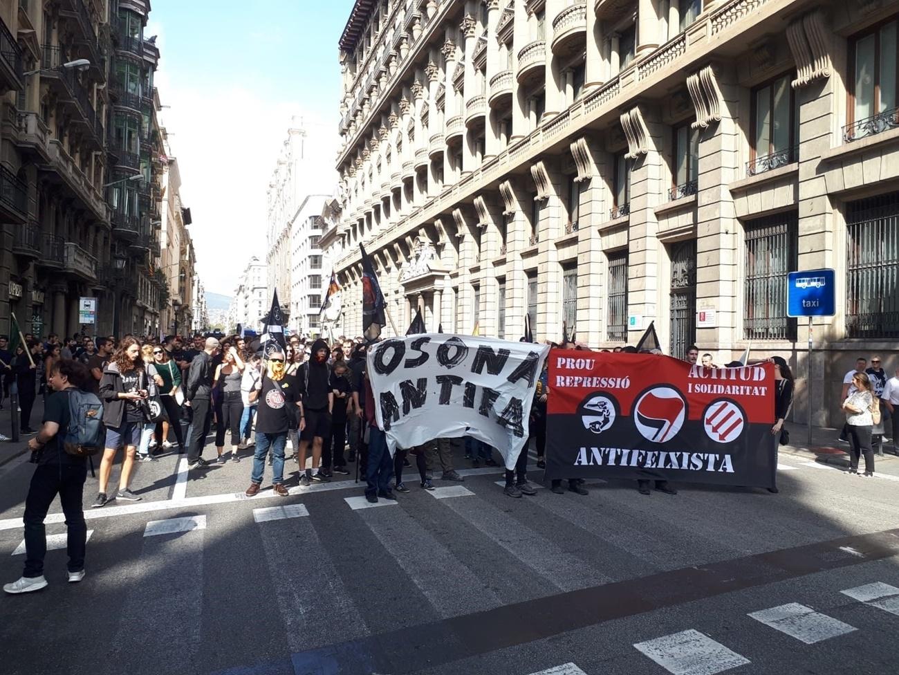 Manifestación en Barcelona contra el 12 de octubre.